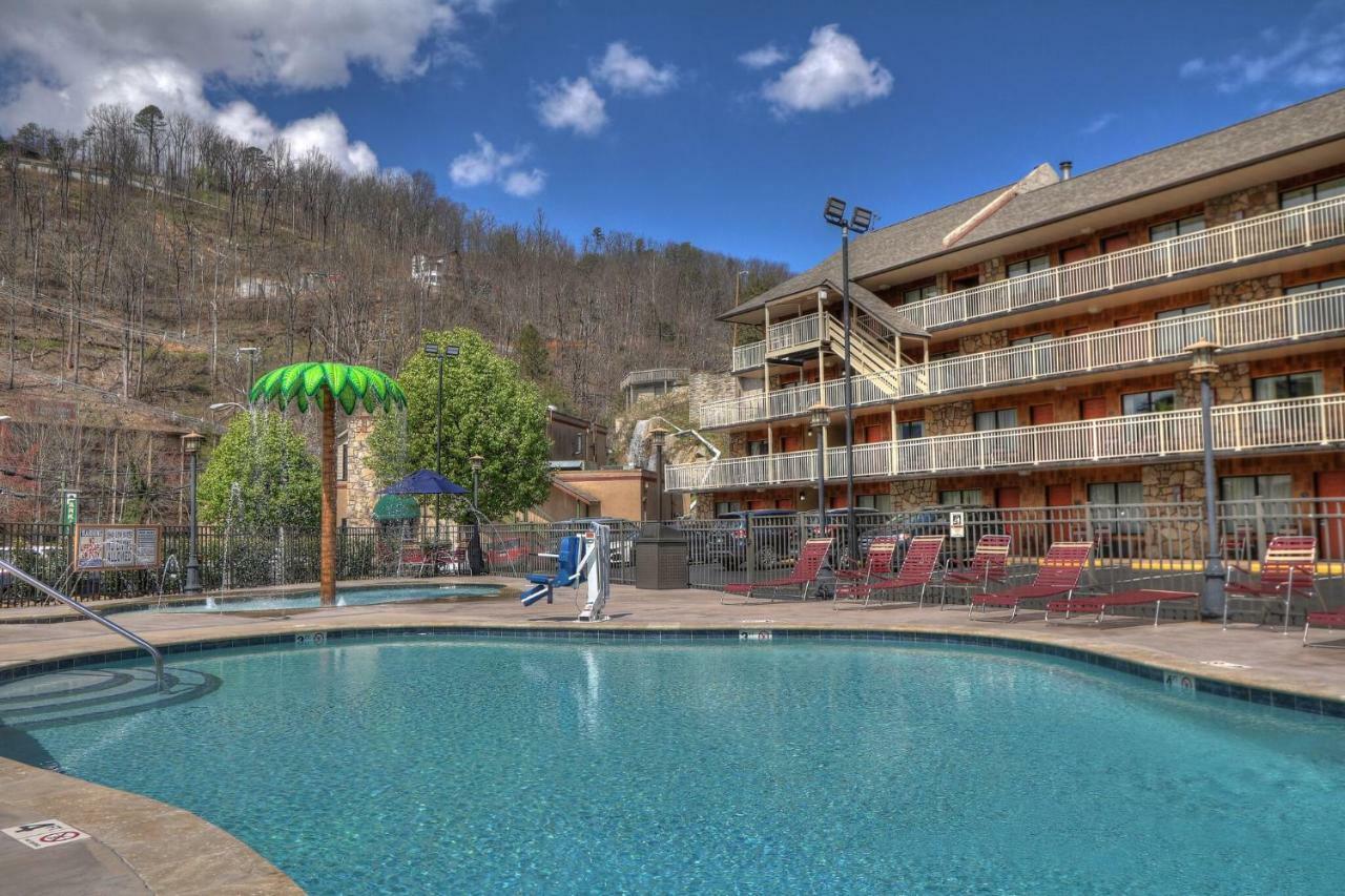 Crossroads Inn & Suites Gatlinburg Exterior foto