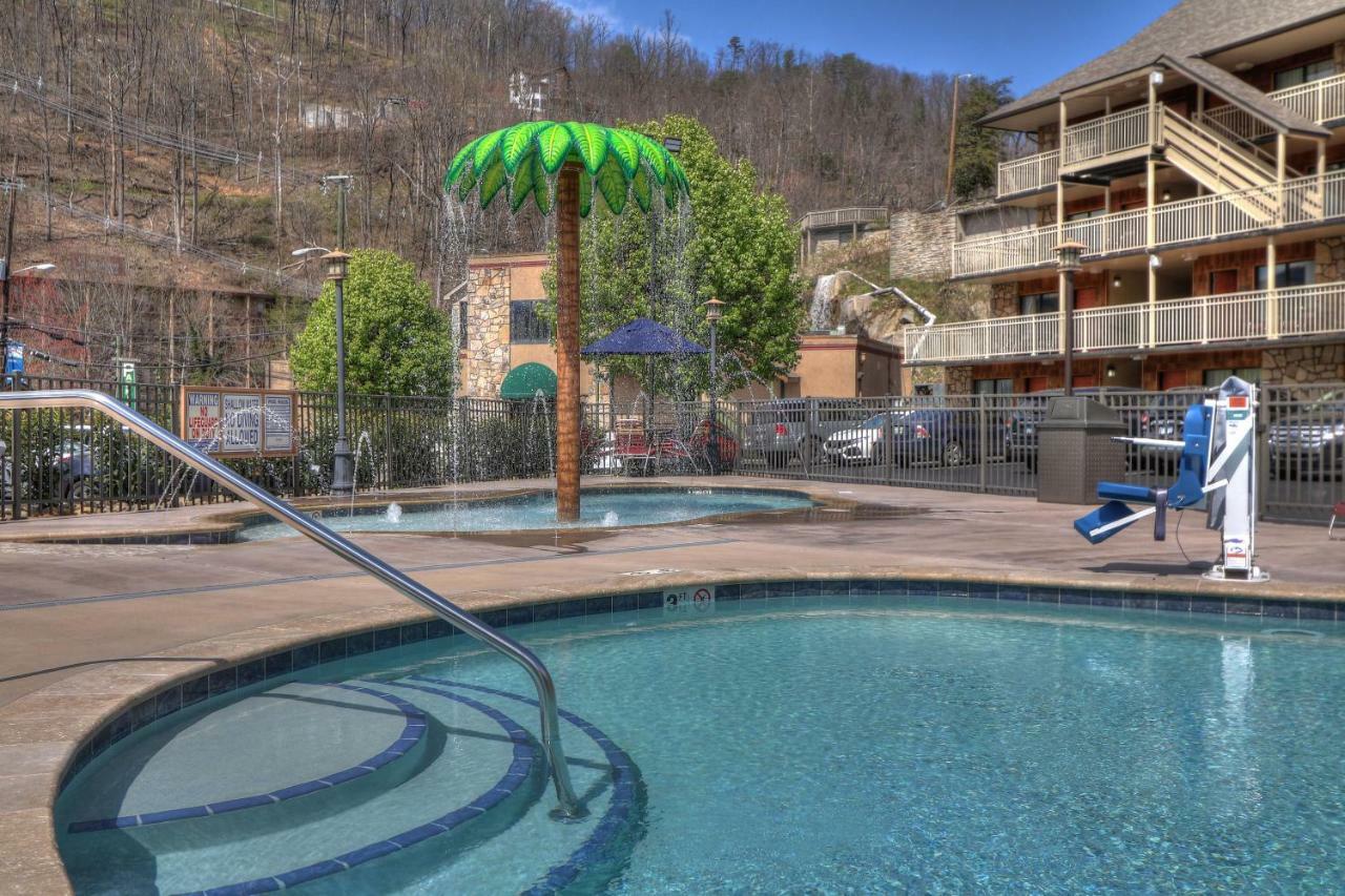 Crossroads Inn & Suites Gatlinburg Exterior foto