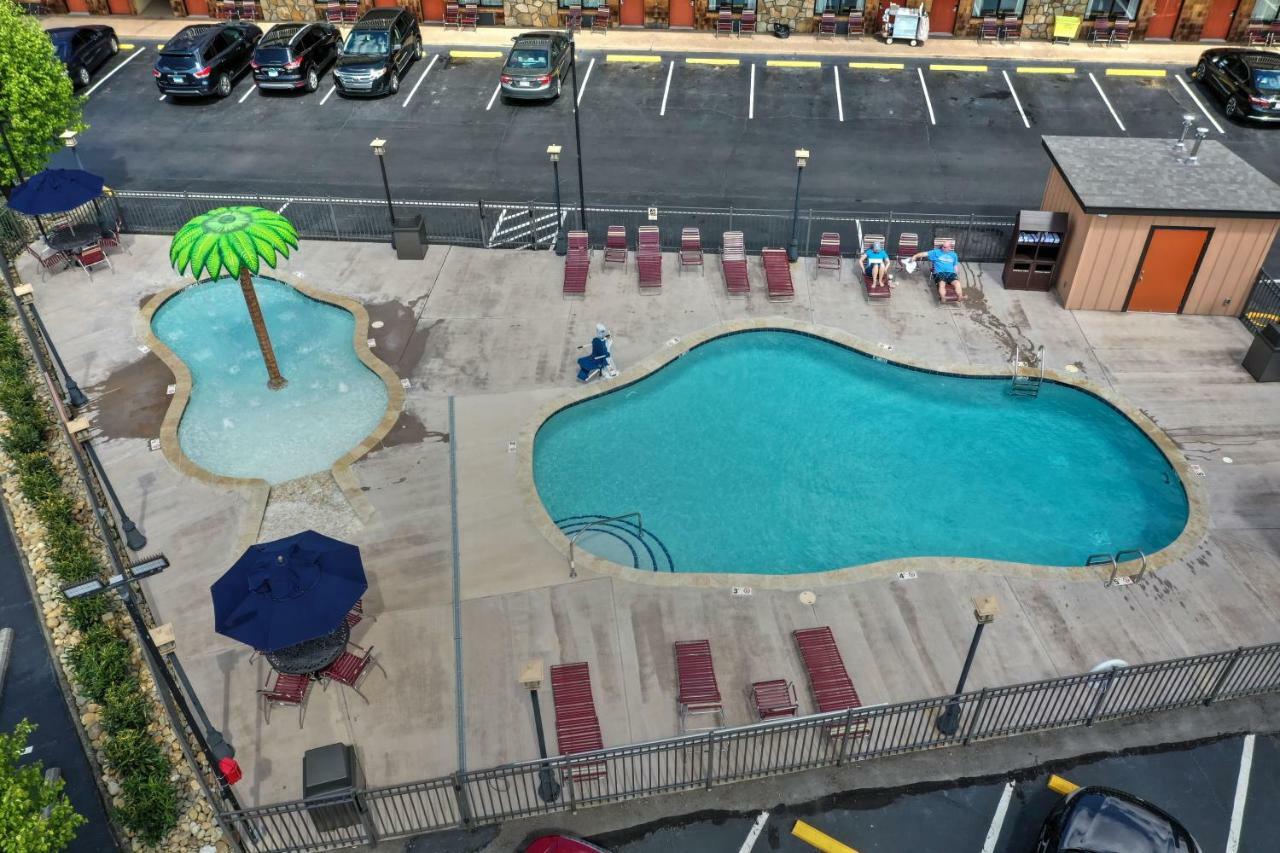 Crossroads Inn & Suites Gatlinburg Exterior foto