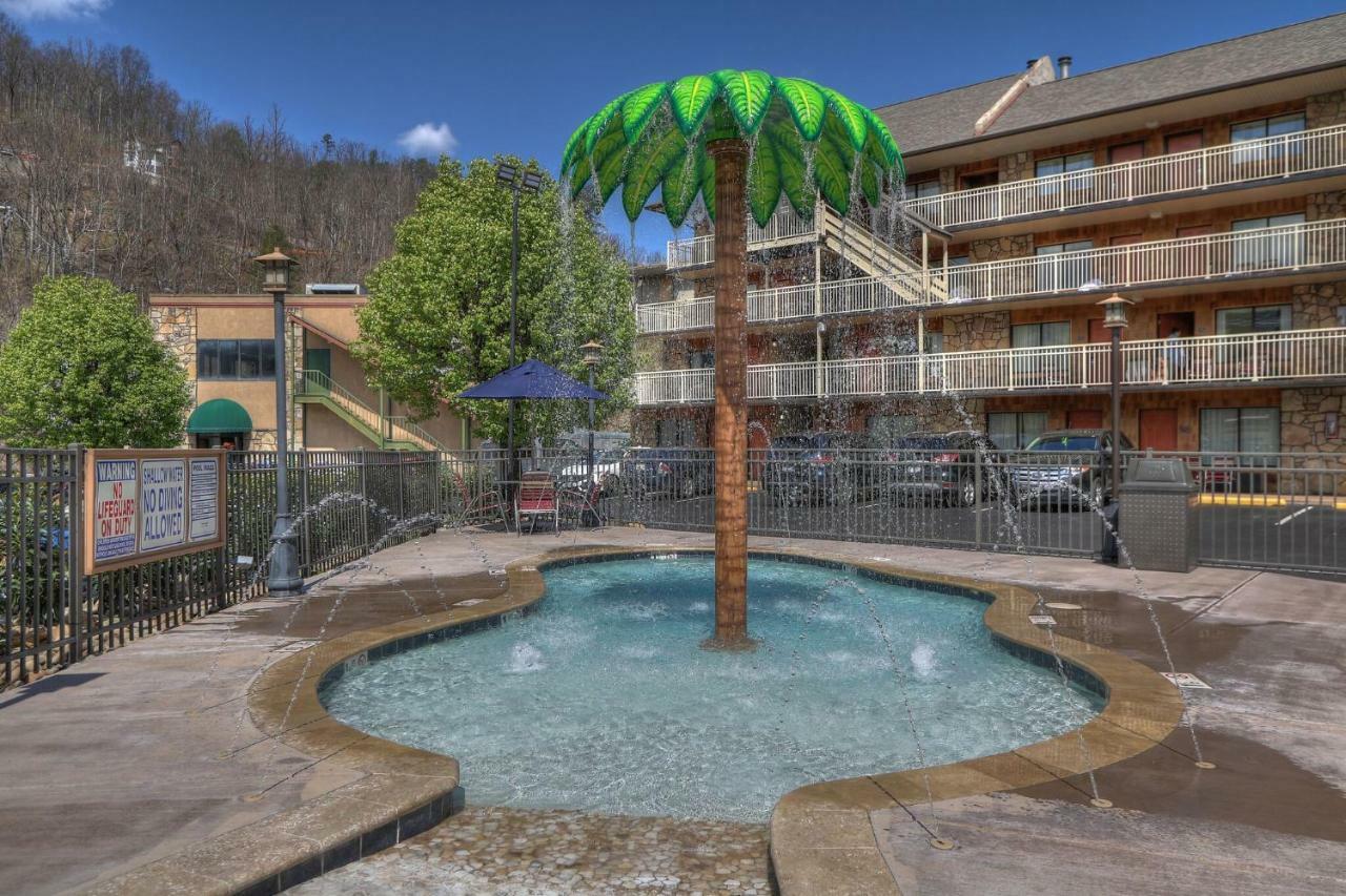 Crossroads Inn & Suites Gatlinburg Exterior foto