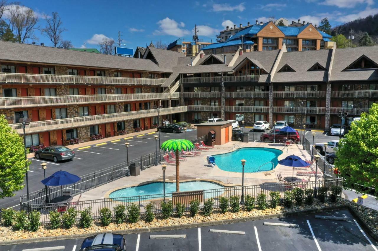 Crossroads Inn & Suites Gatlinburg Exterior foto